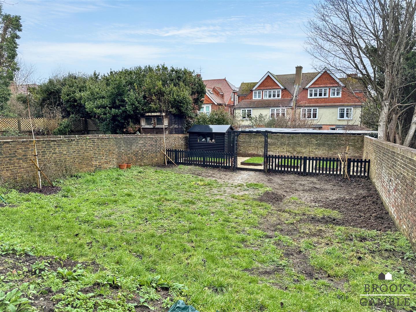 3 Bedroom Flat - Garden. Arlington Road in Eastbourne,  33
